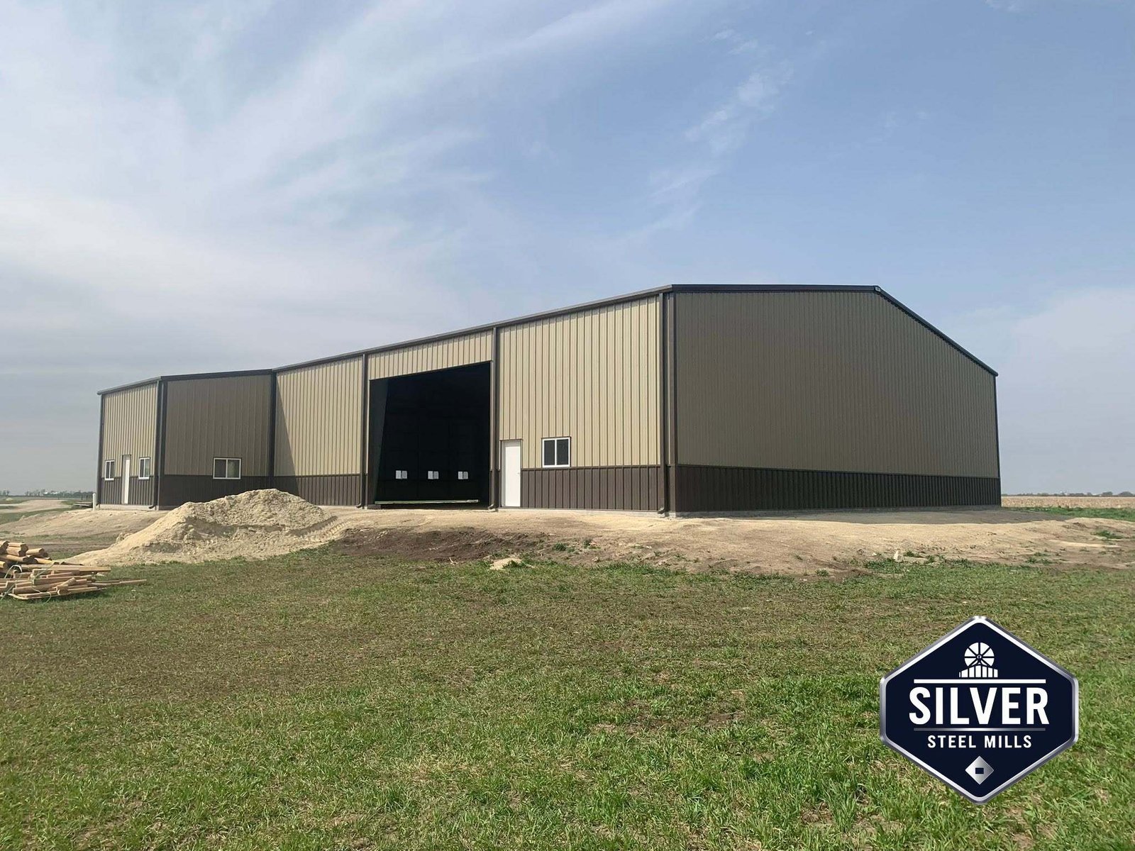 Dual-Tone-PEB-Warehouse-Pakistan-Insulated-Peb-Warehouse